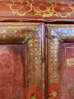 Lot 262 - An export red lacquer and gilt cabinet