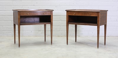 Lot 515 - A pair of beech side tables