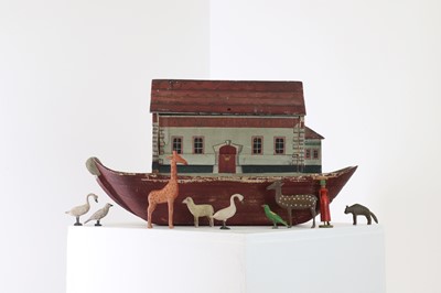 Lot 476 - A painted wood Noah's ark with animals