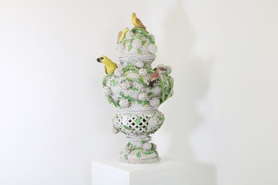 Lot 166 - A large Meissen porcelain Schneeballen vase and cover