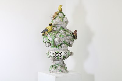 Lot 166 - A large Meissen porcelain Schneeballen vase and cover