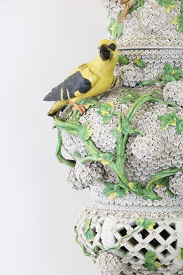 Lot 166 - A large Meissen porcelain Schneeballen vase and cover