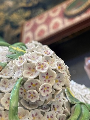 Lot 166 - A large Meissen porcelain Schneeballen vase and cover