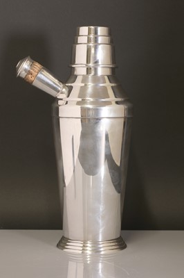 Lot 116 - A Maple & Co silver-plated cocktail shaker