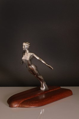 Lot 127 - An Art Deco 'Desmo' cast and chrome car mascot