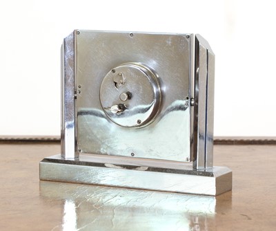 Lot 146 - An Art Deco chrome desk clock