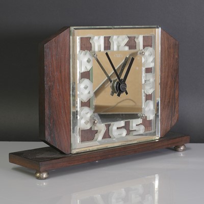Lot 176 - An Art Deco ATO Clock Company mantel clock