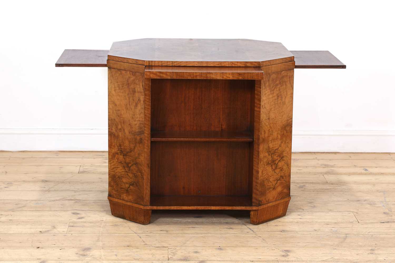 Lot 132 - An Art Deco walnut centre table