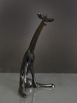 Lot 184 - A Hagenauer patinated bronze giraffe