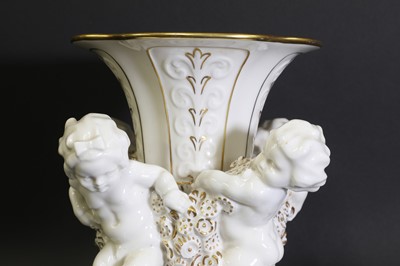 Lot 89 - A German Hutschenreuther centrepiece