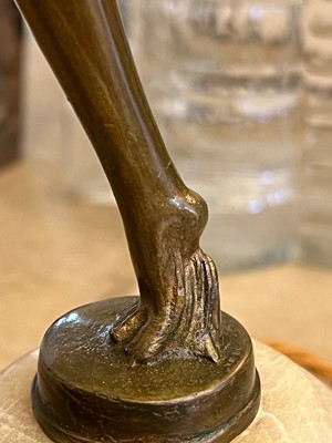 Lot 182 - An Art Deco figural table lamp