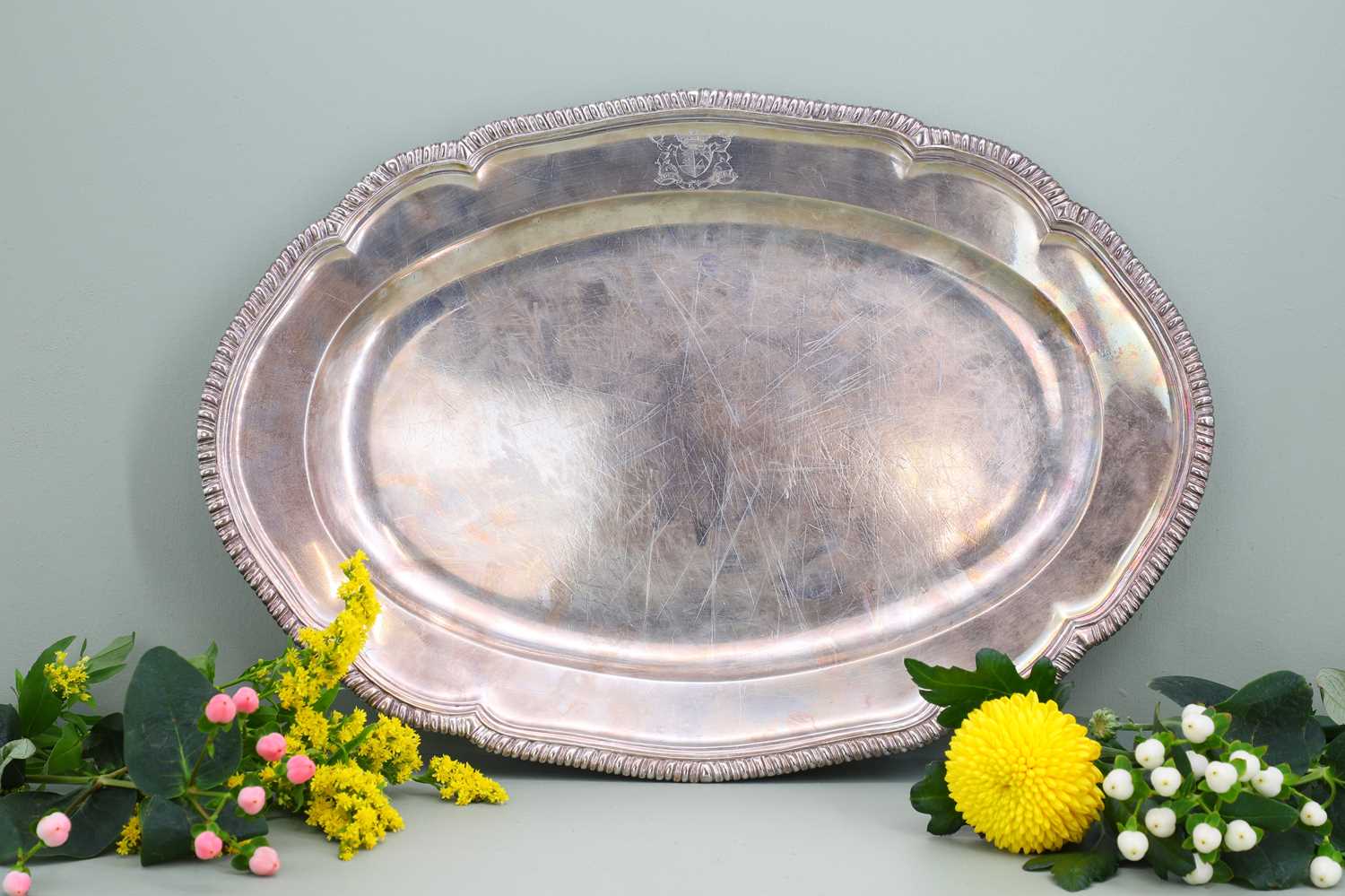 Lot 123 - An Irish George III silver meat plate