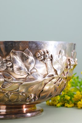 Lot 111 - An early Victorian silver punchbowl