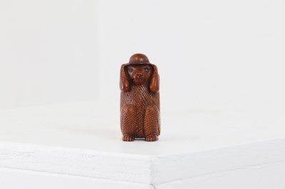 Lot 385 - A coquilla nut snuff box