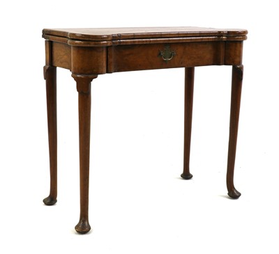 Lot 489 - A crossbanded walnut fold-over card table