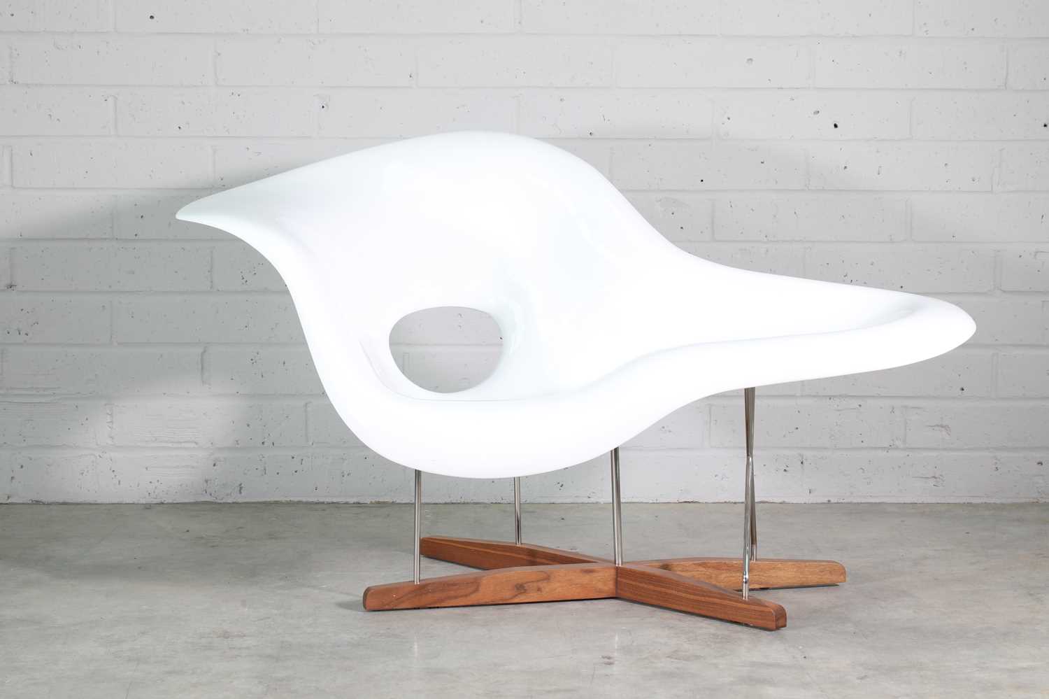 Lot 306 - A 'La Chaise' lounge chair