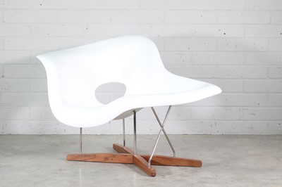 Lot 306 - A 'La Chaise' lounge chair