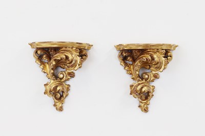 Lot 39 - A pair of giltwood wall brackets