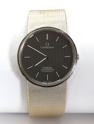 Lot 523 - A gentlemen's 18ct white gold Omega 'Constellation' chronometer automatic bracelet watch, c.1970