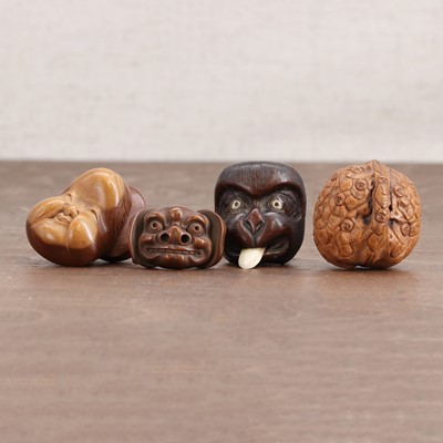 Lot 462 - A Japanese wood netsuke