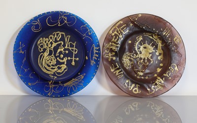 Lot 474 - Two Daum molten glass plates 'Triomphe' and 'Ceci n'est pas une Assiette'