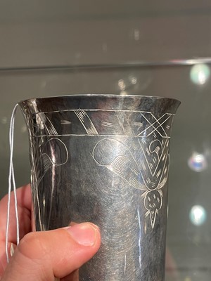 Lot 109 - A William III East Anglian provincial silver engraved beaker