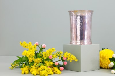 Lot 109 - A William III East Anglian provincial silver engraved beaker