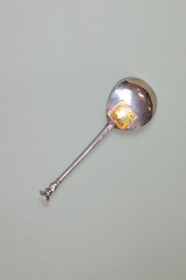 Lot 100 - A Charles I East Anglian provincial silver seal-top spoon