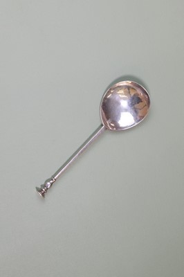 Lot 100 - A Charles I East Anglian provincial silver seal-top spoon