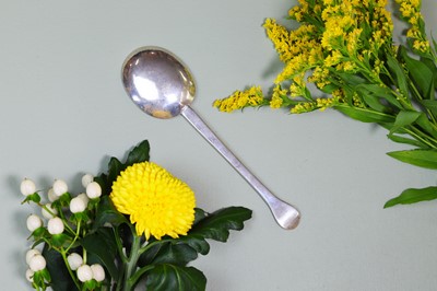 Lot 103 - A Charles II East Anglian provincial silver trefid spoon