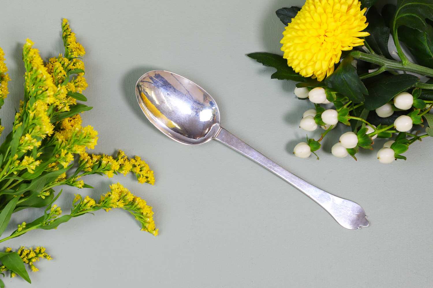Lot 106 - A William III East Anglian provincial silver trefid spoon