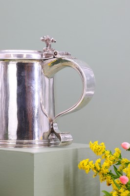 Lot 110 - A William & Mary East Anglian provincial silver tankard