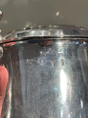 Lot 110 - A William & Mary East Anglian provincial silver tankard
