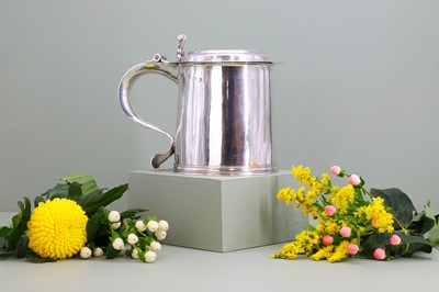 Lot 110 - A William & Mary East Anglian provincial silver tankard
