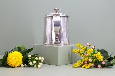 Lot 110 - A William & Mary East Anglian provincial silver tankard