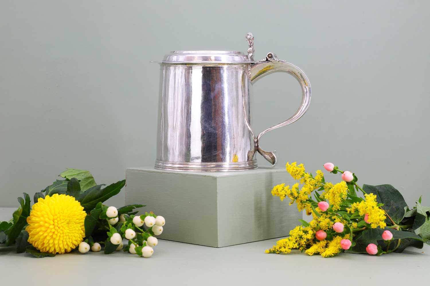 Lot 110 - A William & Mary East Anglian provincial silver tankard