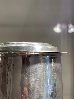 Lot 110 - A William & Mary East Anglian provincial silver tankard