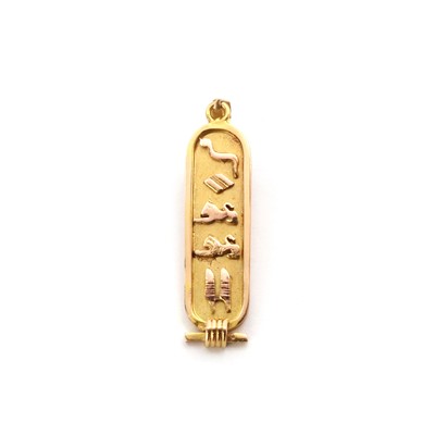 Lot 124 - An Egyptian gold cartouche pendant