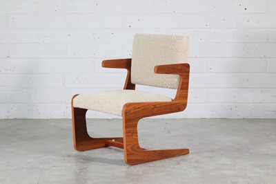 Lot 581 - A 'Z' armchair