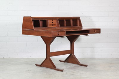 Lot 284 - An Italian walnut 'No. 530' desk