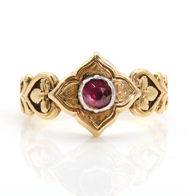 Lot 15 - An 18ct gold garnet memorial ring