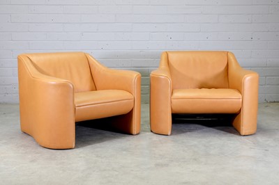 Lot 549 - A pair of 'Esquire' armchairs