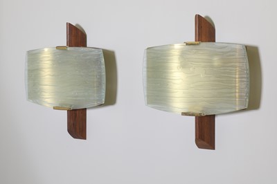 Lot 402 - A pair of Italian 'Model No. 2272' wall lights