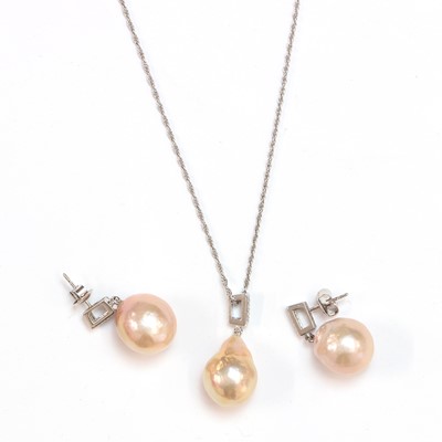 Lot 242 - A silver cultured freshwater baroque pearl pendant and earring suite, by Honora