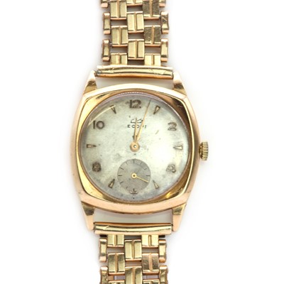 Lot 300 - A 9ct gold cased Record mechanical bracelet watch