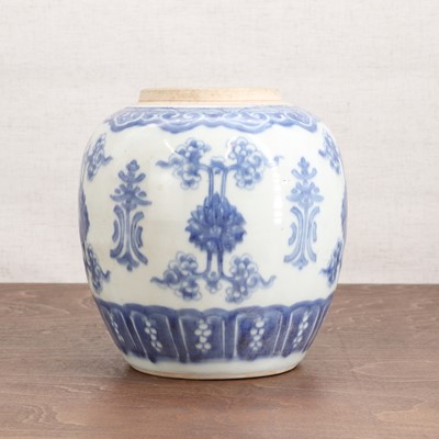 Lot 117 - A Chinese blue and white jar