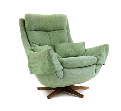 Lot 326 - A revolving lounger