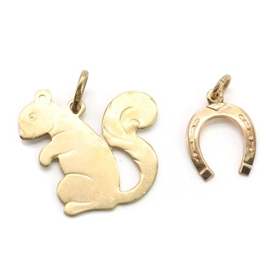 Lot 224 - A small collection of jewellery