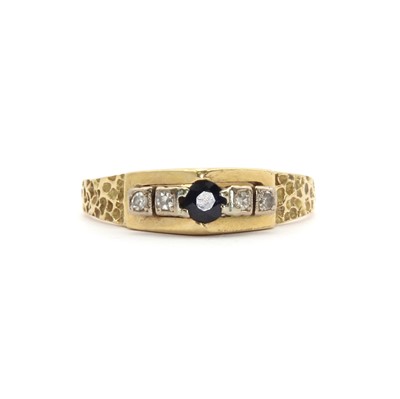 Lot 100 - A sapphire and diamond dress ring