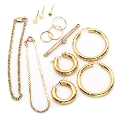 Lot 231 - A small collection of gold jewellery